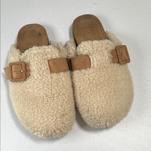 Cozy Cream Shearling Clogs